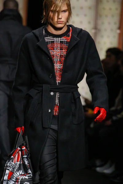Look 60